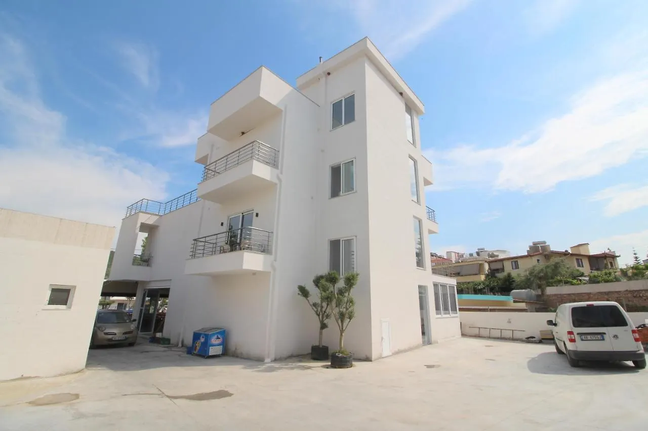 Moonshine Hotel Ksamil