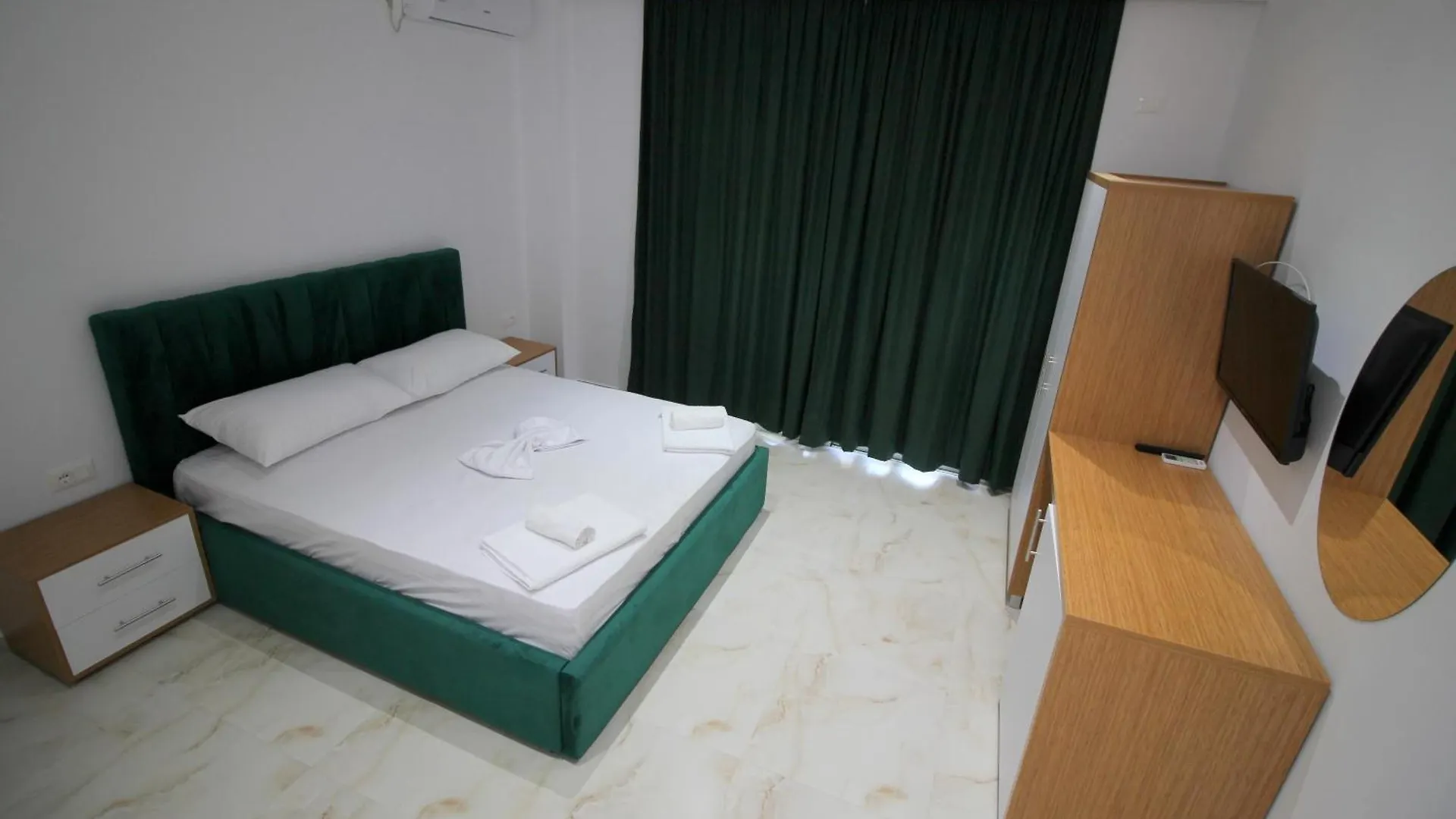 Moonshine Hotel Ksamil 0*,