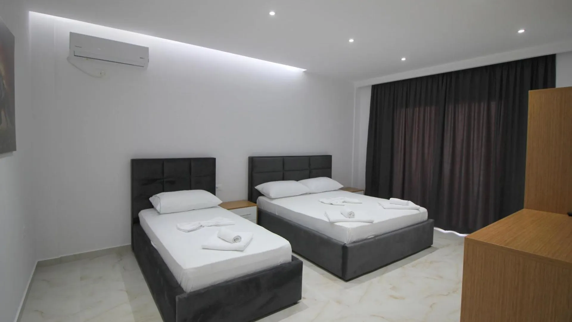 Moonshine Hotel Ksamil