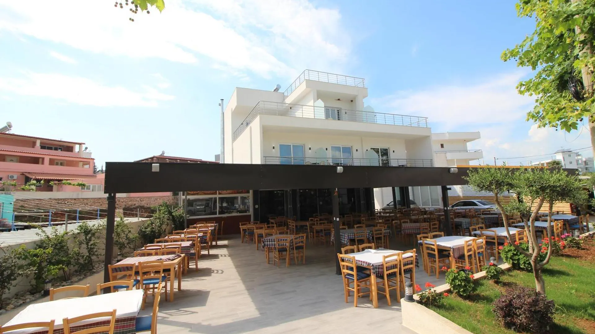 Moonshine Hotel Ksamil
